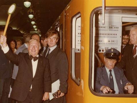 Erste Fahrt zur Einweihung der neuen U-Bahnhöfe in Spandau am 1. Oktober 1984, Archiv Stadtgeschichtliches Museum Spandau.