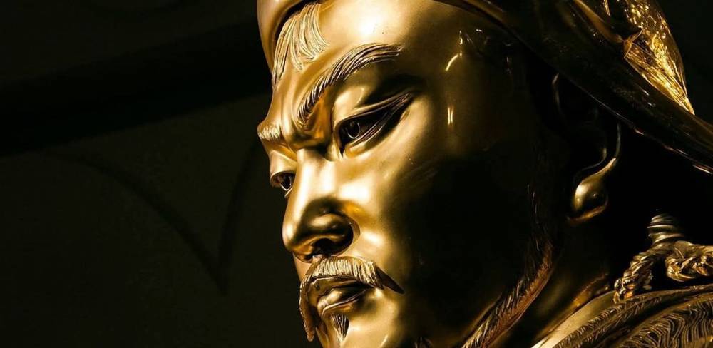 Moderne Monumentalstatue Dschingis Khans