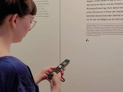 Mit Audioguide im Museum – Mit Audioguide im Museum