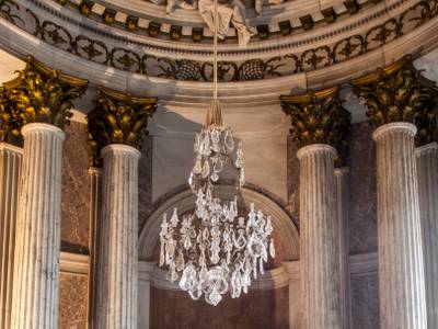 Schloss Sanssouci, Leuchter im Marmorsaal – Schloss Sanssouci, Leuchter im Marmorsaal