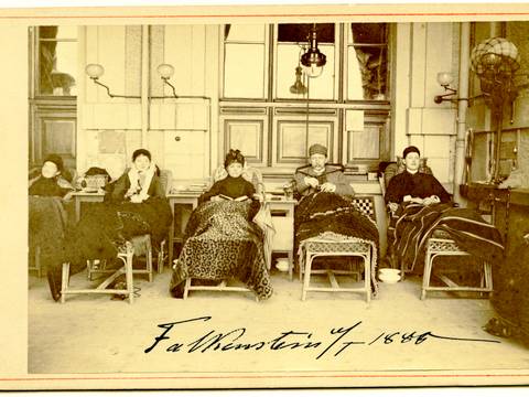 Patientinnen bei der Liegekur, Lungenheilanstalt Falkenstein 1888