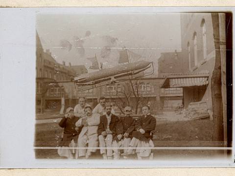 Fotografie Ingenieur von Tarden mit Modell