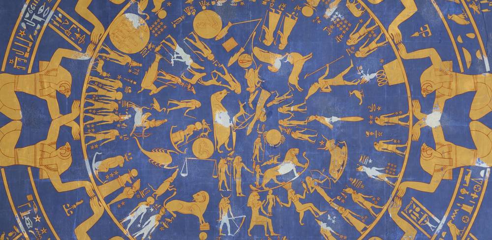 Malerische Umsetzung des runden Himmelsbildes aus Dendera an einer Decke im Neuen Museum (Detail); Foto: Sandra Steiß