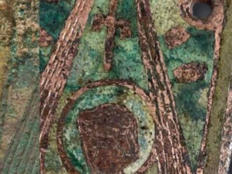 Kreuzbeschlag, 1. Drittel 13. Jahrhundert, Fundort: Berlin-Spandau, Moritzkirche Staatliche Museen zu Berlin, Museum für Vor- und Frühgeschichte