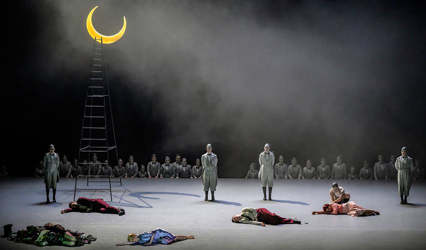 A Midsummer Night’s Dream – Iestyn Davies als Oberon, Jami Reid-Quarrell als Puck, Thomas Cilluffo als Lysander, Dean Murphy als Demetrius, Anna Werle als Hermia, Maria Vasilevskaya als Helena, Alexandra Oomens als Tytania, Patrick Guetti als Bottom, Selina-Sophie Nüsse als Cobweb, Mathilda Carl als Peaseblossom, Sara Audibussio als Mustardseed, Ella Williamson als Moth Bettina Stöß