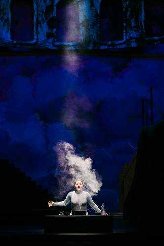 Suor Angelica – Mané Galoyan als Suor Angelica Eike Walkenhorst