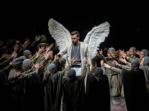 Lohengrin – David Butt Philip als Lohengrin; Chor der Deutschen Oper Berlin Bettina Stöß