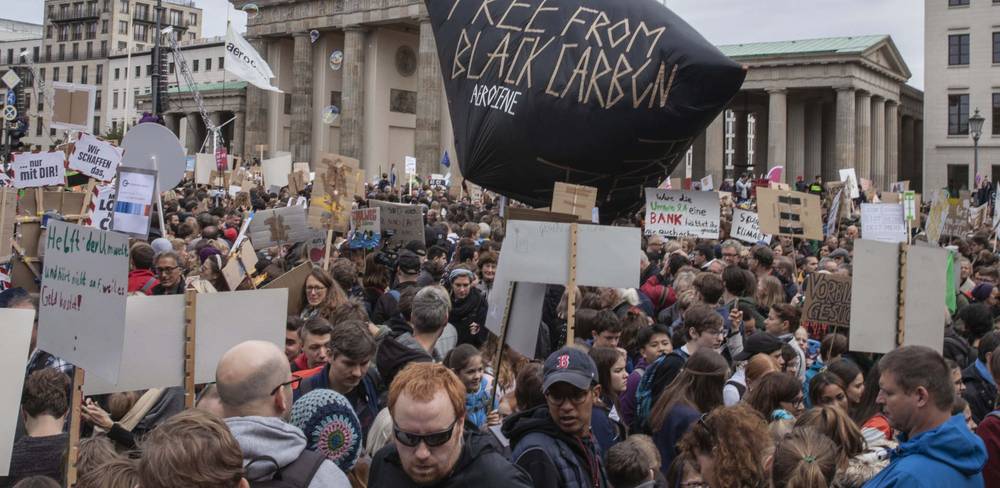 Tomás Saraceno, FREE FROM BLACK CARBON, Detail, 2019