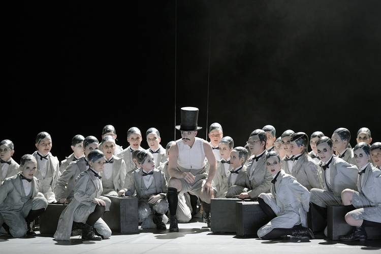 A Midsummer Night’s Dream – u. a. Jami Reid-Quarrell als Puck Bettina Stöß