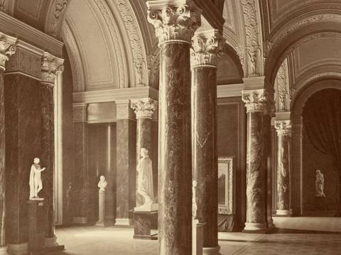 Blick in die Säulenhalle der Nationalgalerie, 1879