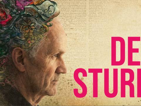 – Ältere Person im Profil mit buntem, floralem Muster im Haar, rechts Text "DER STURM" in großen pinken Buchstaben. Hintergrund aus dichtem Text.
