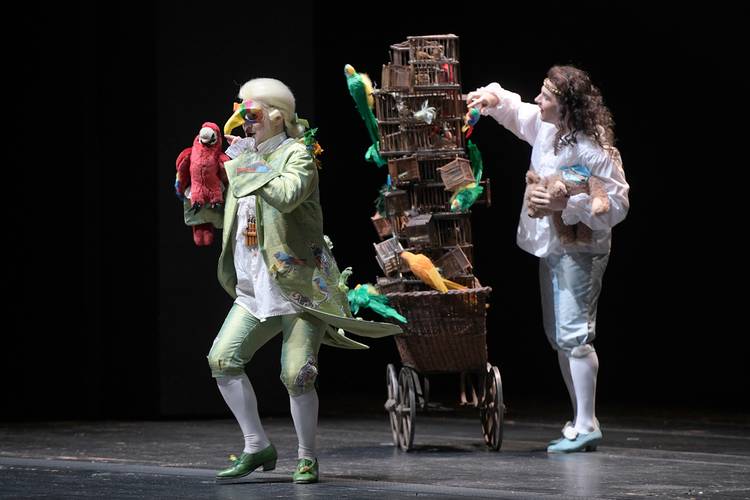 Das Märchen von der Zauberflöte – Philipp Jekal als Papageno, Matthew Newlin als Tamino Bettina Stöß