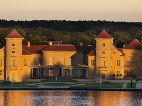 Schloss Rheinsberg in der Abenddämmerung