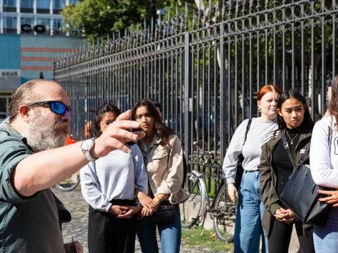 Stadtführer Dieter gibt eine Tour in Charlottenburg – Stadtführer Dieter gibt eine Tour in Charlottenburg