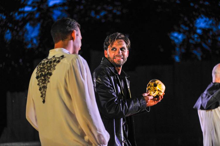 Globe Berlin: Hamlet – Horatio aka Adrian Stowasser und Hamlet aka Benjamin Krüger