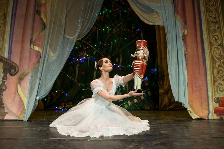 Der Nussknacker mit dem International Festival Ballet