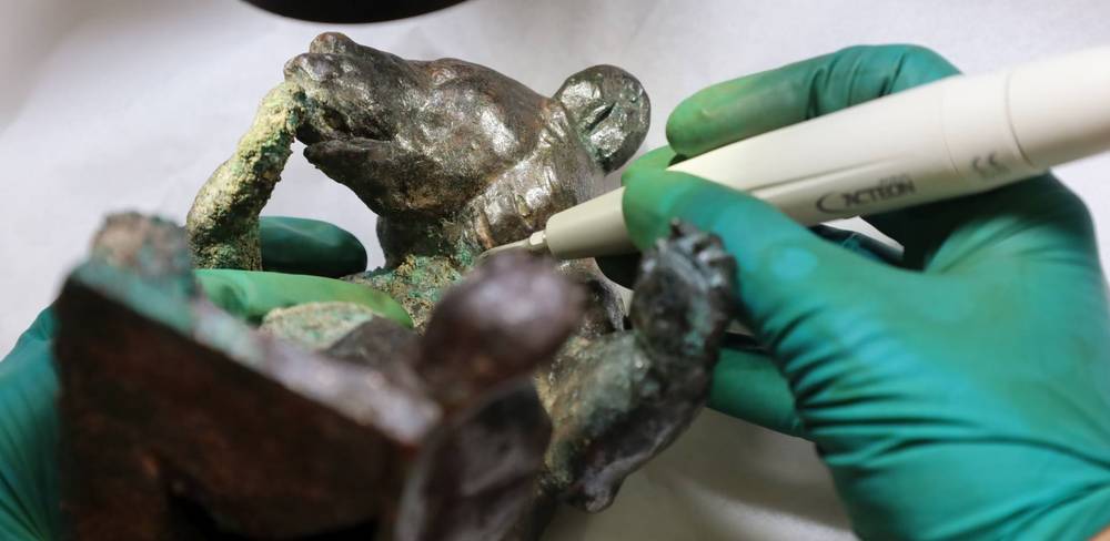 Restaurierung eines Fundes im PETRI Berlin