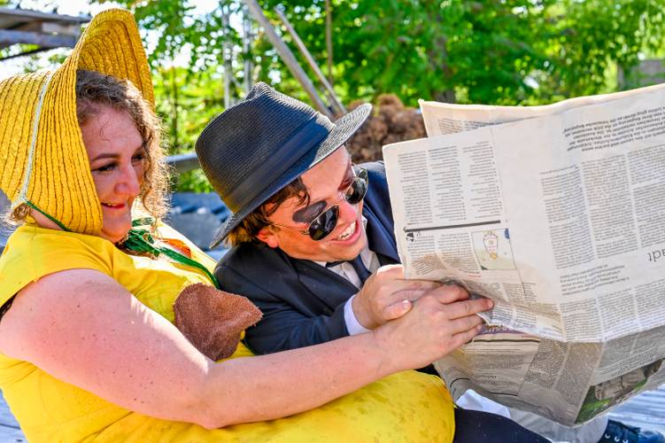Globe Berlin: Ameley, der Biber und der König auf dem Dach – Astrid Köhler (Birne), Mick Morris Mehnert (Der geheime Rat)