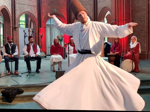 Veranstaltung des Sufi-Zentrums Rabbaniyya am Tag der Religionen in der Heilig-Kreuz-Kirche, Berlin – Veranstaltung des Sufi-Zentrums Rabbaniyya am Tag der Religionen in der Heilig-Kreuz-Kirche, Berlin