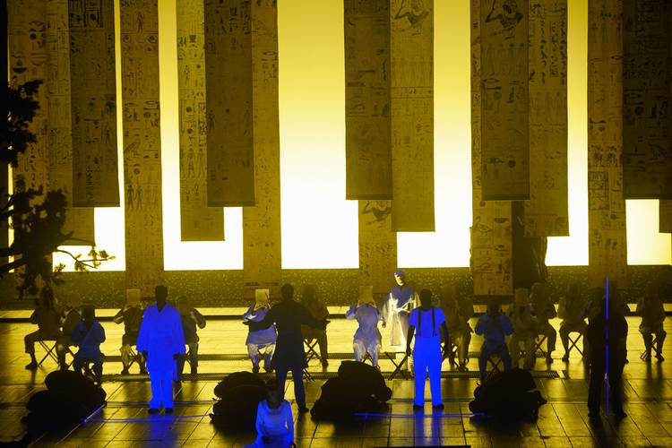 Die Zauberflöte – Eine Szenenimpression aus dem zweiten Aufzug. Bettina Stöß