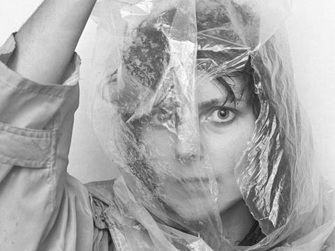 Cornelia Schleime: Selbstinszenierung „Ich halte doch nicht die Luft an“, Hüpstedt 1982, Reprint 2016, Inkjet print auf Hahnemühle-Papier, 42 x 29,7 cm, Edition of 6+2AP