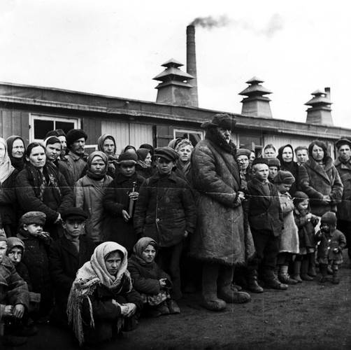 Ankunft von Zwangsarbeitern in Meinerzhagen, 1944 (Propagandafoto)