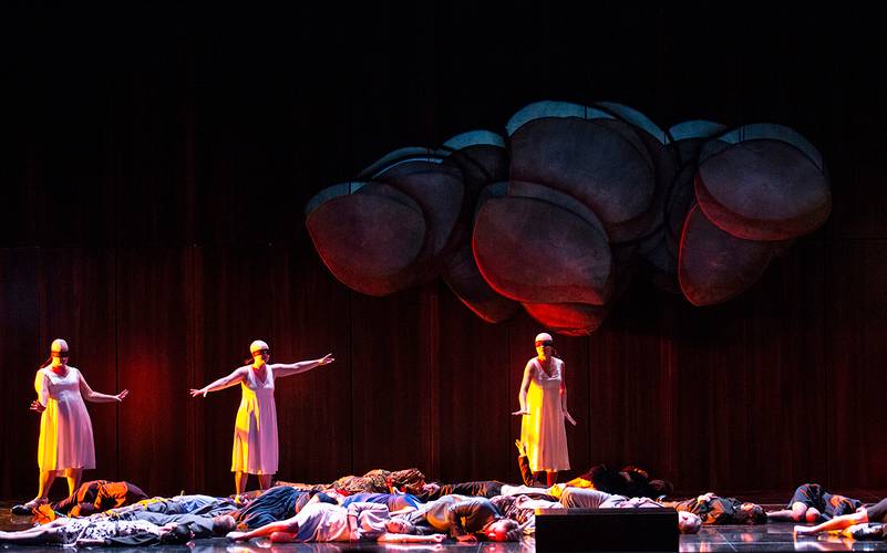 Götterdämmerung – Aile Asszonyi, Karis Tucker, Anna Lapkovskaja als Nornen Bernd Uhlig