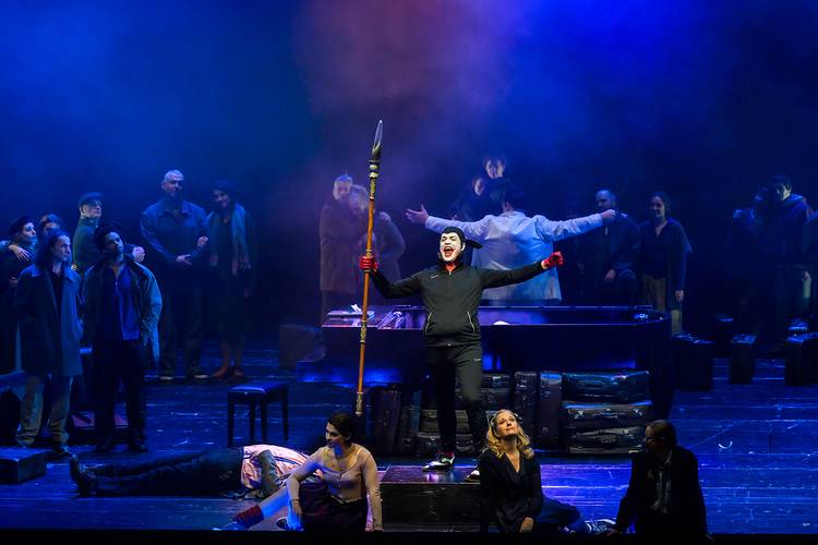 Das Rheingold – u. a. Thomas Blondelle als Loge, Iain Paterson als Wotan, Lea-ann Dunbar als Woglinde, Arianna Manganello als Wellgunde, Karis Tucker als Flosshilde Bettina Stöß