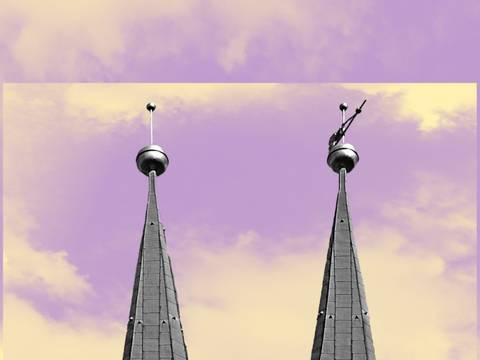 Visual der Ausstellung – Kirchturmspitzen der Nikolaikirche mit Titel der Austellung
