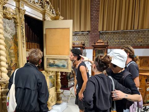 Das Orchestrion »Fratihymnia«, gebaut um 1900 von der Firma Cocchi, Bacigalupo & Graffigna in Berlin – Das Orchestrion »Fratihymnia«, gebaut um 1900 von der Firma Cocchi, Bacigalupo & Graffigna in Berlin ist eines der gezeigten mechanischen Musikinstrumente in MUSICA DI STRADA.