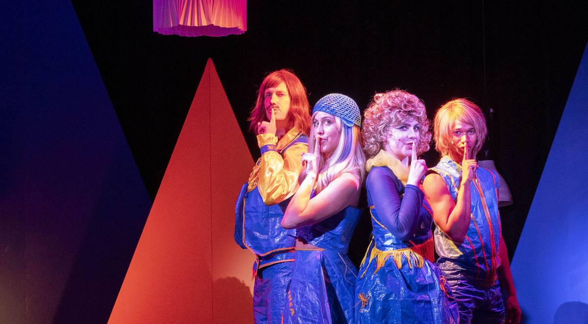 ABBA - Waterloo im Bällebad — Schlosspark Theater, Berlin