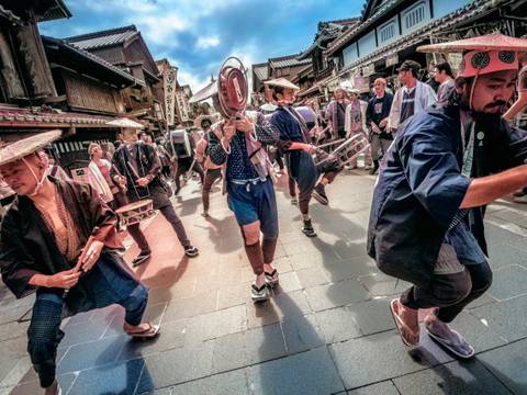 Straßen-Auftritt des japanischen Kollektivs Seppuku Pistols