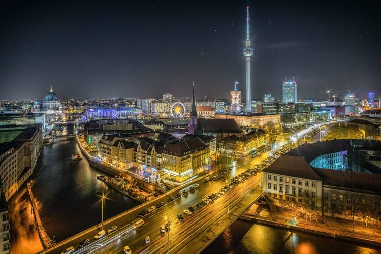 Das alte Berlin bei Nacht. – Nachtaufnahme des alten Berlin