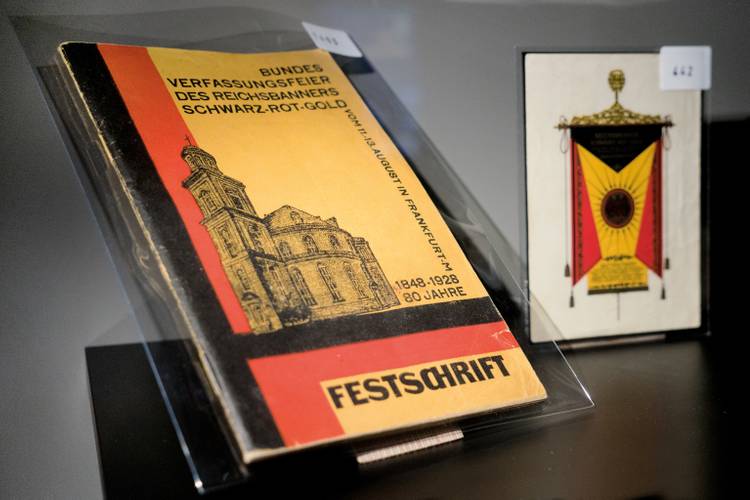 Schaudepot Reichsbanner Schwarz-Rot-Gold