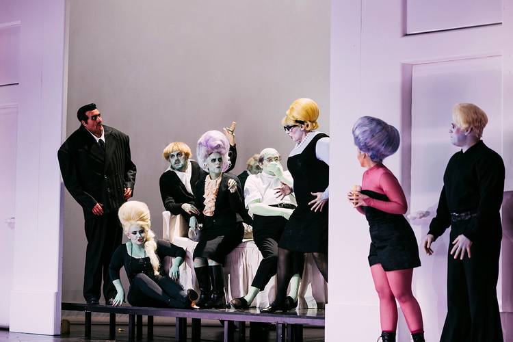 Gianni Schicchi – Burkhard Ulrich als Gherardo, Karola Pavone als Nedda, Arianna Manganello als La Ciesca, Dean Murphy als Marco, Michael Bachtadze als Betto di Signa, Andrew Harris als Simone, Annika Schlicht als Zita, Mané Galoyan als Lauretta, Andrei Danilov als Rinuccio Eike Walkenhorst