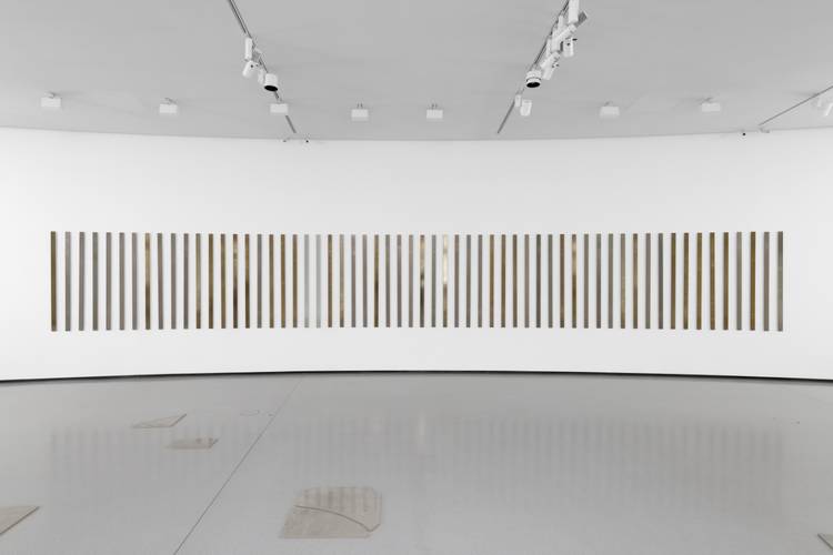 Liz Deschenes, FPS (60), 2018, Ausstellungsansicht, „Une seconde d’éternité“, Bourse de Commerce - Pinault Collection, 2022 © Courtesy of Liz Deschenes / Tadao Ando Architect & Associates, Niney et Marca Architectes, Agence Pierre-Antoine Gatier. Foto: Au