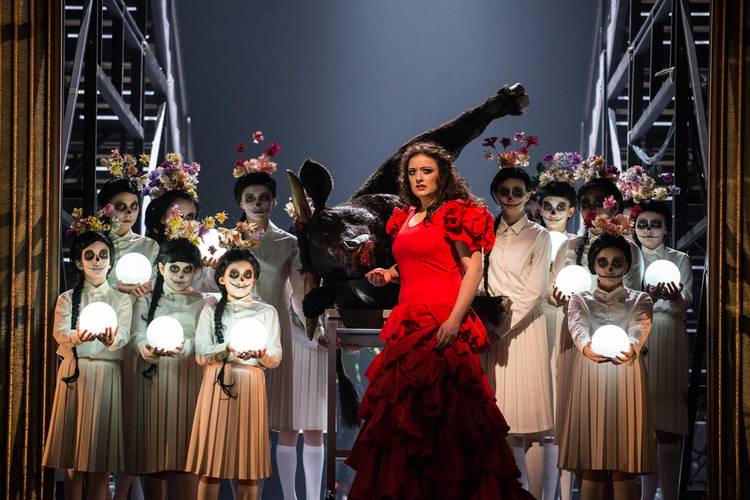 Carmen – Clémentine Margaine als Carmen, Chor und Kinderchor der Deutschen Oper Berlin