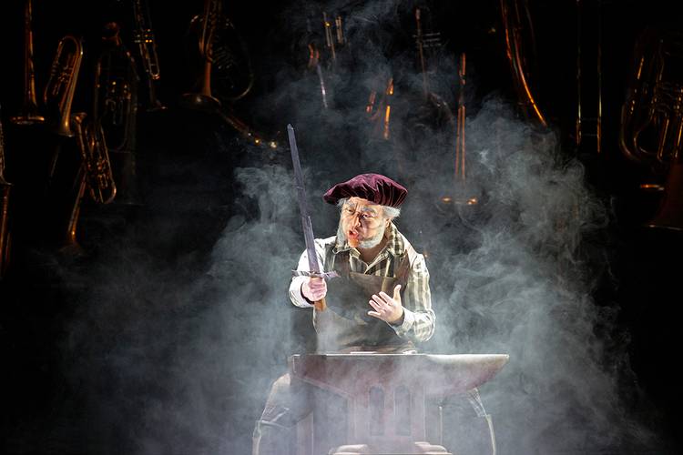 Siegfried – Ya-Chung Huang als Mime Bernd Uhlig