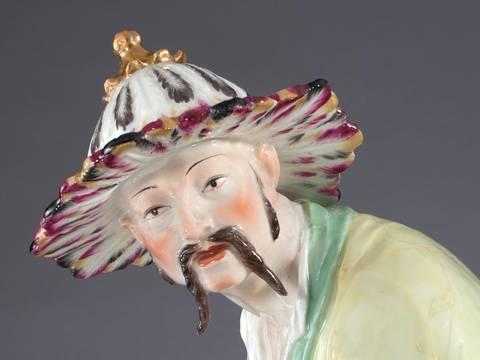 Chinese mit Tschinellen (Detail), Königliche Porzellanmanufaktur Berlin, Friedrich Elias Meyer, um 1768 Porzellan mit Aufglasur- und Goldmalerei