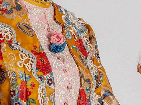 Mädchen-Festkleidung mit „Bauern-Brokat“ von Katharina Just in Kéty/Giek (Ungarn) um 1943