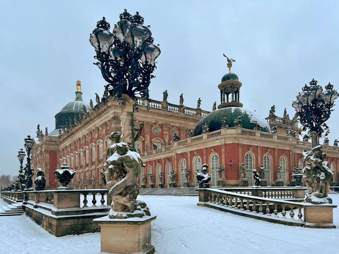 Das Neue Palais im Winter – Das verschneite Neue Palais von der nördlichen Gartenseite