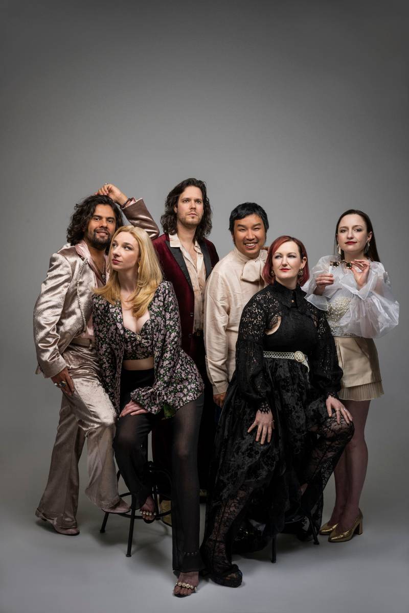 The Cast: Viva! — BKA Theater, Berlin