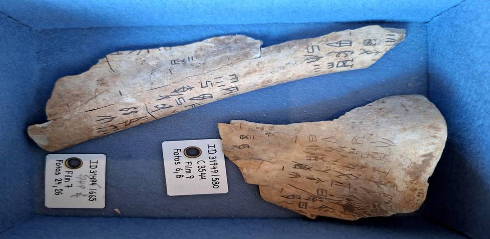 Chinesische Orakelknochen aus der Shang-Dynastie