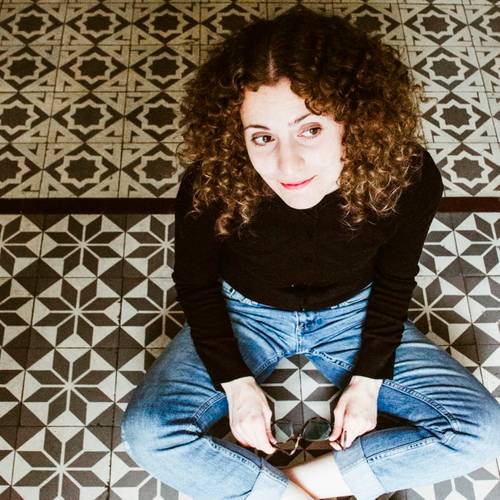 Porträt der Slampoetin und Mitbegründerin Berliner Lesebühne Neuköllner Brett Lucia Lucia – Porträt der Slampoetin und Mitbegründerin Berliner Lesebühne Neuköllner Brett Lucia Lucia