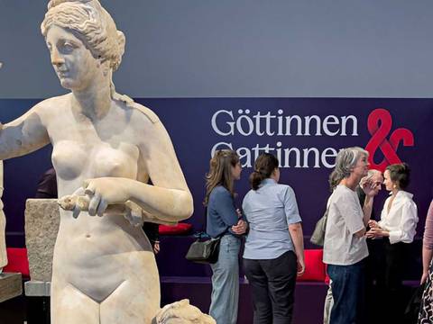 Ausstellungsansicht „Göttinnen und Gattinnen. Frauen im antiken Mythos“ im Alten Museum