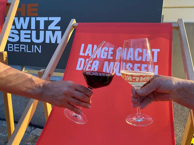 Lange Nacht der Museen-Liegestühle mit Wein