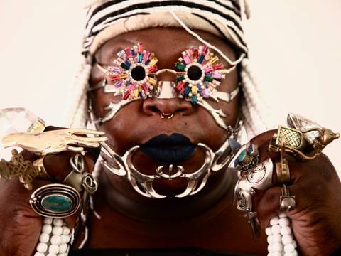 Porträt Performance-Künstler*in Albert Ibokwe Khoza für die Eigenproduktion "Dear Museum!" – Porträt Performance-Künstler*in Albert Ibokwe Khoza für die Eigenproduktion "Dear Museum!"