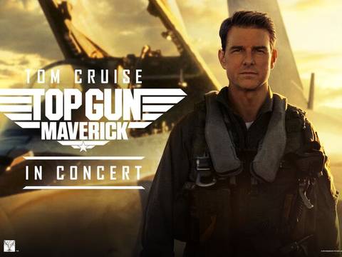  – Männlich gelesene Person vor Kampfjet. Text: Tom Cruise Top Gun Maverick in Concert. Logos: Skydance, Paramount Pictures, TC Productions.