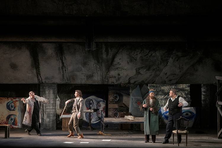 La Bohème – Joseph Calleja als Rodolfo, Joel Allison als Schaunard, Markus Brück als Marcello, Byung Gil Kim als Colline Bettina Stöß
