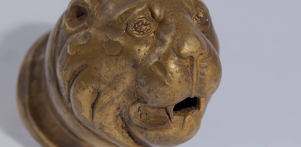 Bronzener Wasserspeier von einem Brunnen in Form eines Löwenköpfchens aus dem Fund von Neupotz, Länge etwa 8 cm, Ausschnitt
